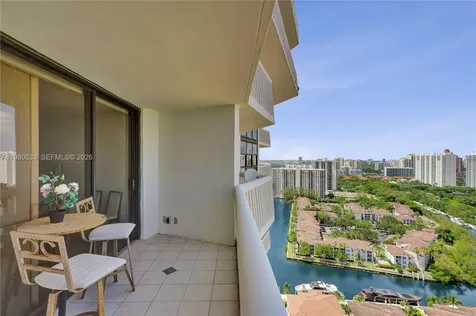 1000 W Island Boulevard Aventura FL 33160