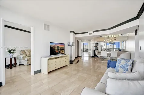 1000 W Island Boulevard Aventura FL 33160