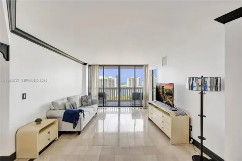 1000 W Island Boulevard Aventura FL 33160