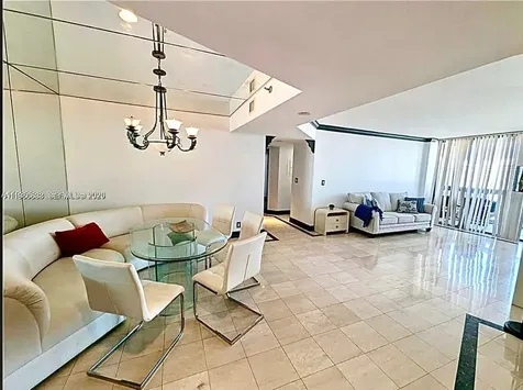 1000 W Island Boulevard Aventura FL 33160