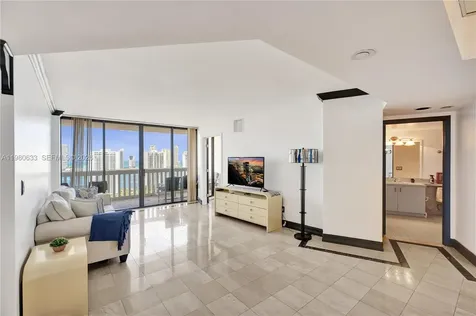 1000 W Island Boulevard Aventura FL 33160