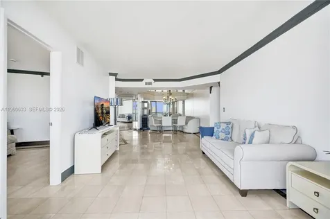 1000 W Island Boulevard Aventura FL 33160