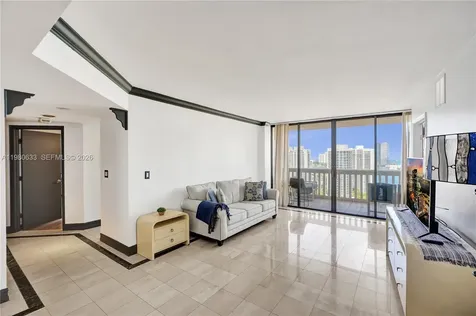 1000 W Island Boulevard Aventura FL 33160