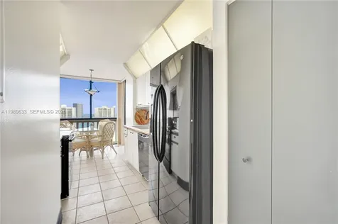 1000 W Island Boulevard Aventura FL 33160