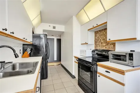1000 W Island Boulevard Aventura FL 33160