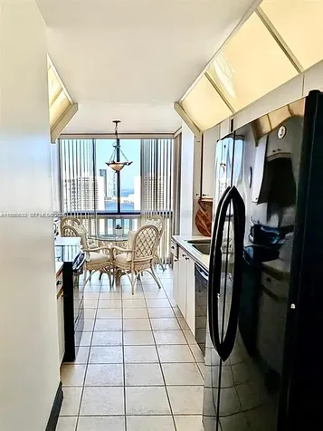 1000 W Island Boulevard Aventura FL 33160
