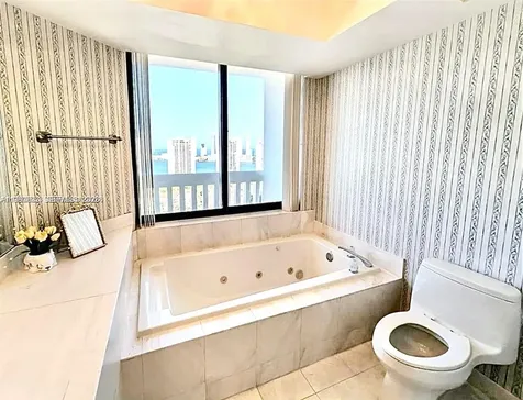 1000 W Island Boulevard Aventura FL 33160