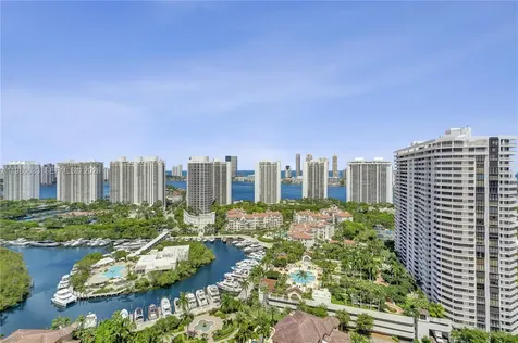 1000 W Island Boulevard Aventura FL 33160
