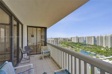 1000 W Island Boulevard Aventura FL 33160