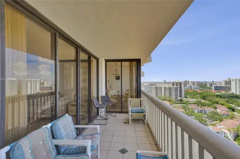 1000 W Island Boulevard Aventura FL 33160