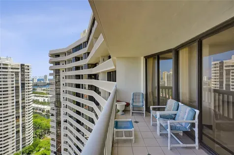 1000 W Island Boulevard Aventura FL 33160