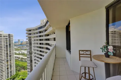 1000 W Island Boulevard Aventura FL 33160