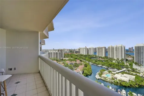 1000 W Island Boulevard Aventura FL 33160