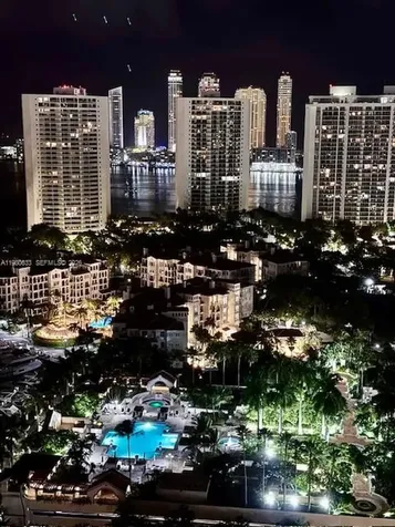 1000 W Island Boulevard Aventura FL 33160