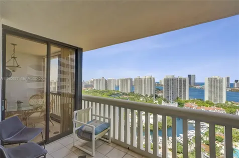 1000 W Island Boulevard Aventura FL 33160