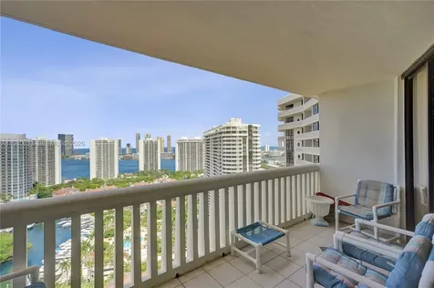 1000 W Island Boulevard Aventura FL 33160