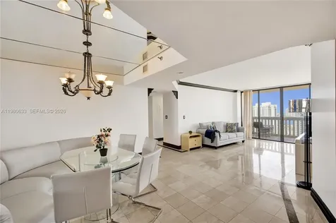 1000 W Island Boulevard Aventura FL 33160