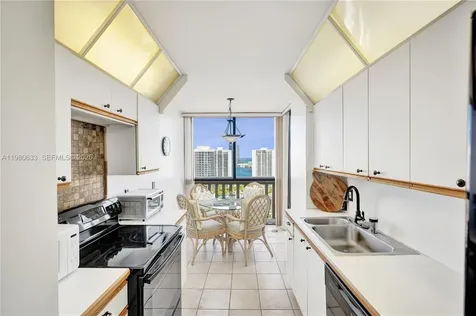 1000 W Island Boulevard Aventura FL 33160