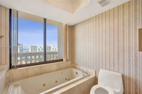 1000 W Island Boulevard Aventura FL 33160