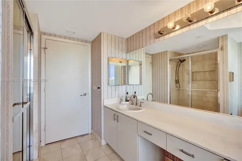 1000 W Island Boulevard Aventura FL 33160