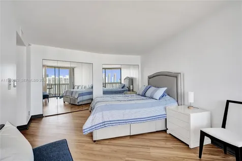 1000 W Island Boulevard Aventura FL 33160