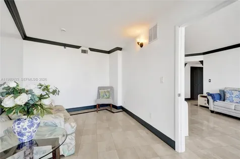 1000 W Island Boulevard Aventura FL 33160