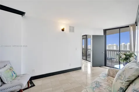 1000 W Island Boulevard Aventura FL 33160