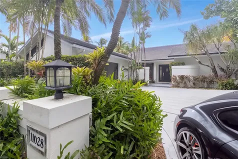 11028 SW 77th Court Circle Pinecrest FL 33156