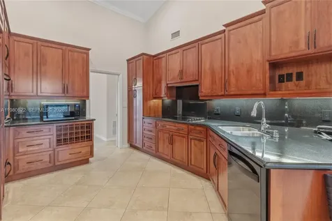 11028 SW 77th Court Circle Pinecrest FL 33156