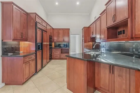 11028 SW 77th Court Circle Pinecrest FL 33156