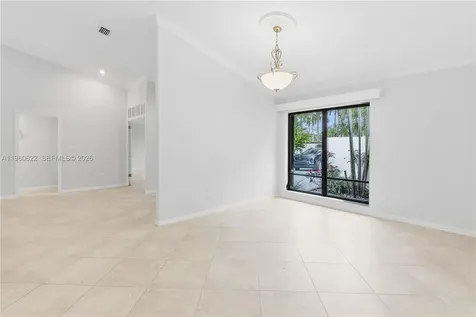 11028 SW 77th Court Circle Pinecrest FL 33156