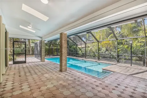 11028 SW 77th Court Circle Pinecrest FL 33156
