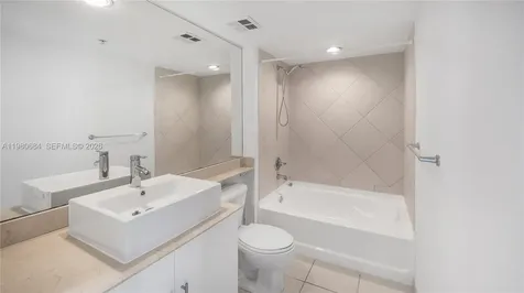 325 S Biscayne Boulevard Miami FL 33131