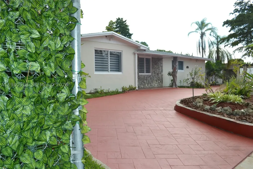 19901 SW 92nd Avenue Cutler Bay FL 33157