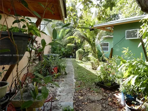 19901 SW 92nd Avenue Cutler Bay FL 33157