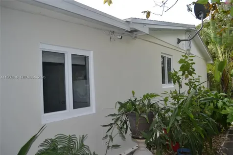 19901 SW 92nd Avenue Cutler Bay FL 33157