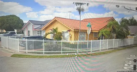 2501 W 73rd Place Hialeah FL 33016
