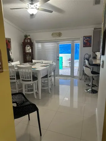 2501 W 73rd Place Hialeah FL 33016