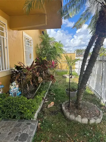 2501 W 73rd Place Hialeah FL 33016