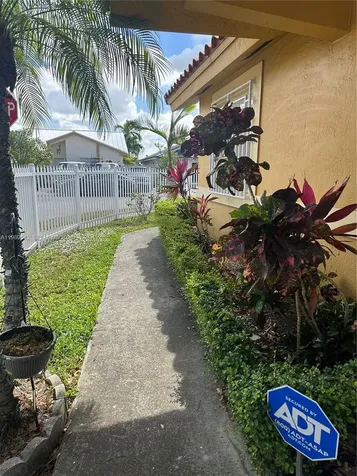 2501 W 73rd Place Hialeah FL 33016