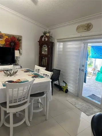 2501 W 73rd Place Hialeah FL 33016