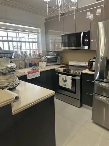 2501 W 73rd Place Hialeah FL 33016