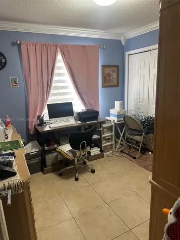 2501 W 73rd Place Hialeah FL 33016