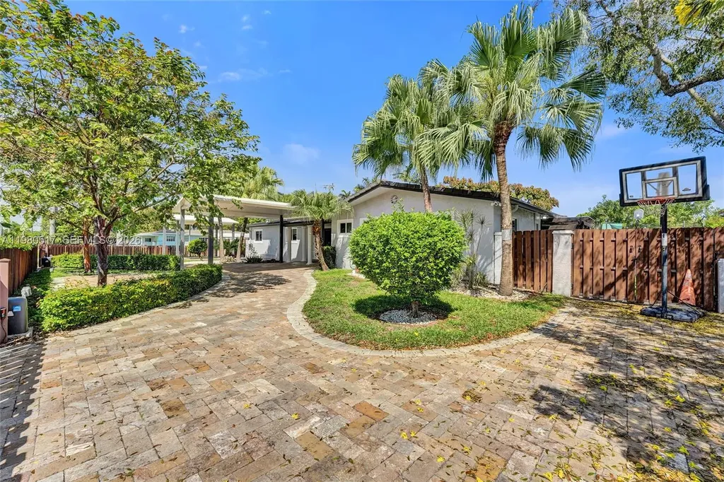 1015 S 14th Avenue Hollywood FL 33020