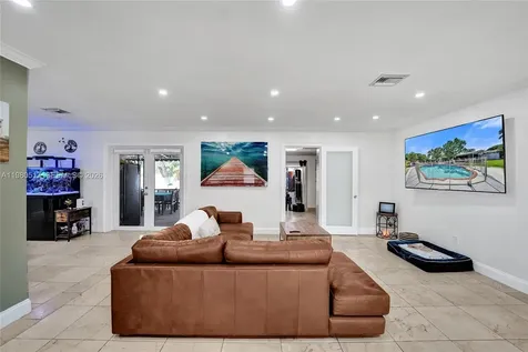 1015 S 14th Avenue Hollywood FL 33020
