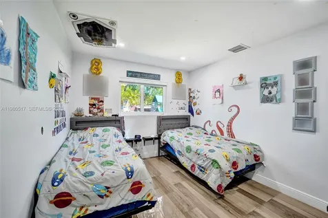 1015 S 14th Avenue Hollywood FL 33020