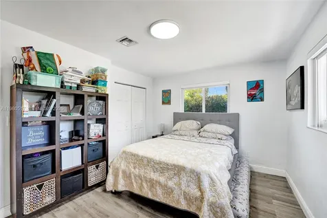 1015 S 14th Avenue Hollywood FL 33020