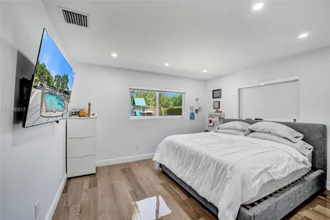 1015 S 14th Avenue Hollywood FL 33020
