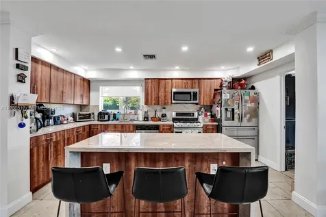 1015 S 14th Avenue Hollywood FL 33020