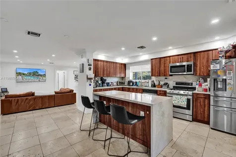 1015 S 14th Avenue Hollywood FL 33020